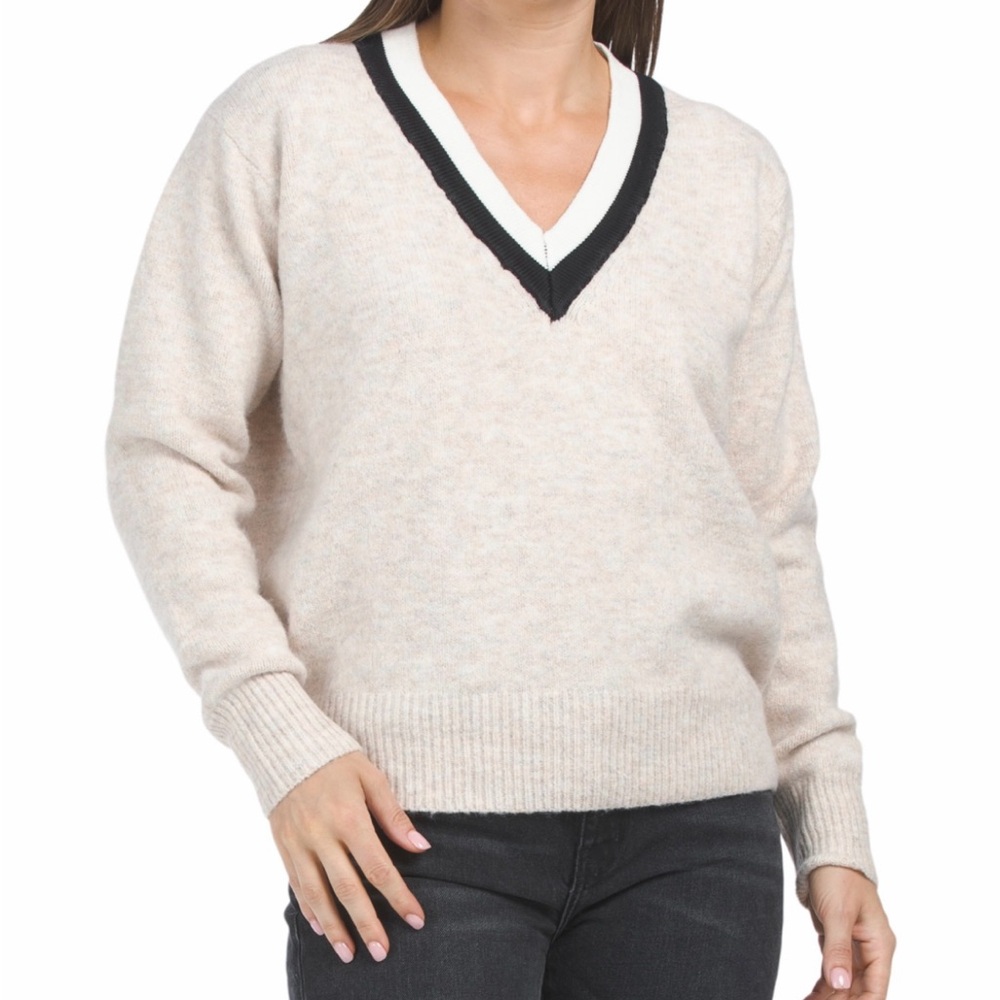 NWT Ladies Rain And Rose V Neck Varsity Sweater. Cream. Size XL.